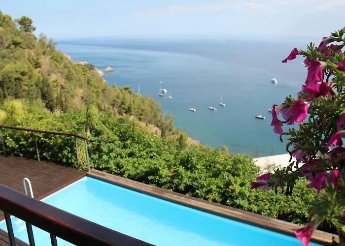 Pousadas com piscina privada em Taormina