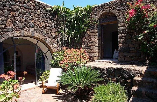 Villas con piscina privada en Pantelleria