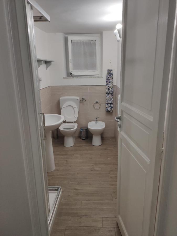 Chambre Double ou Lits Jumeaux avec Salle de Bains Commune