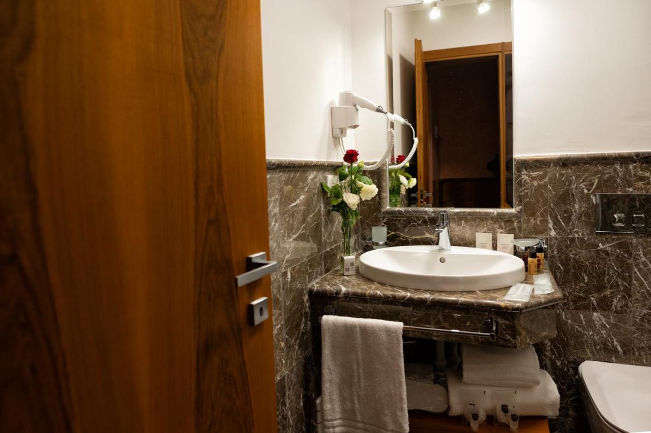Double or Twin Room Sea View