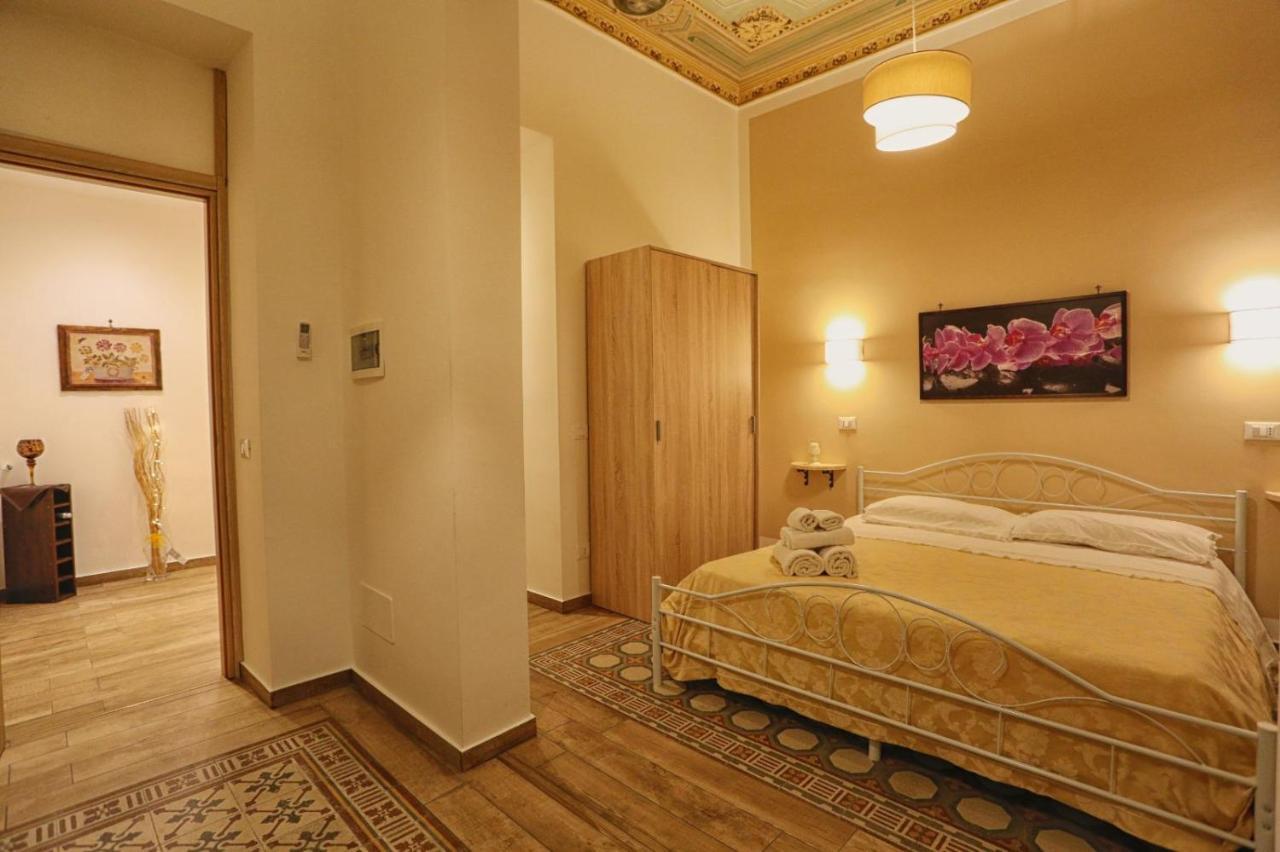 Deluxe Room (2 Adults + 1 Child),1031824114:JPEG