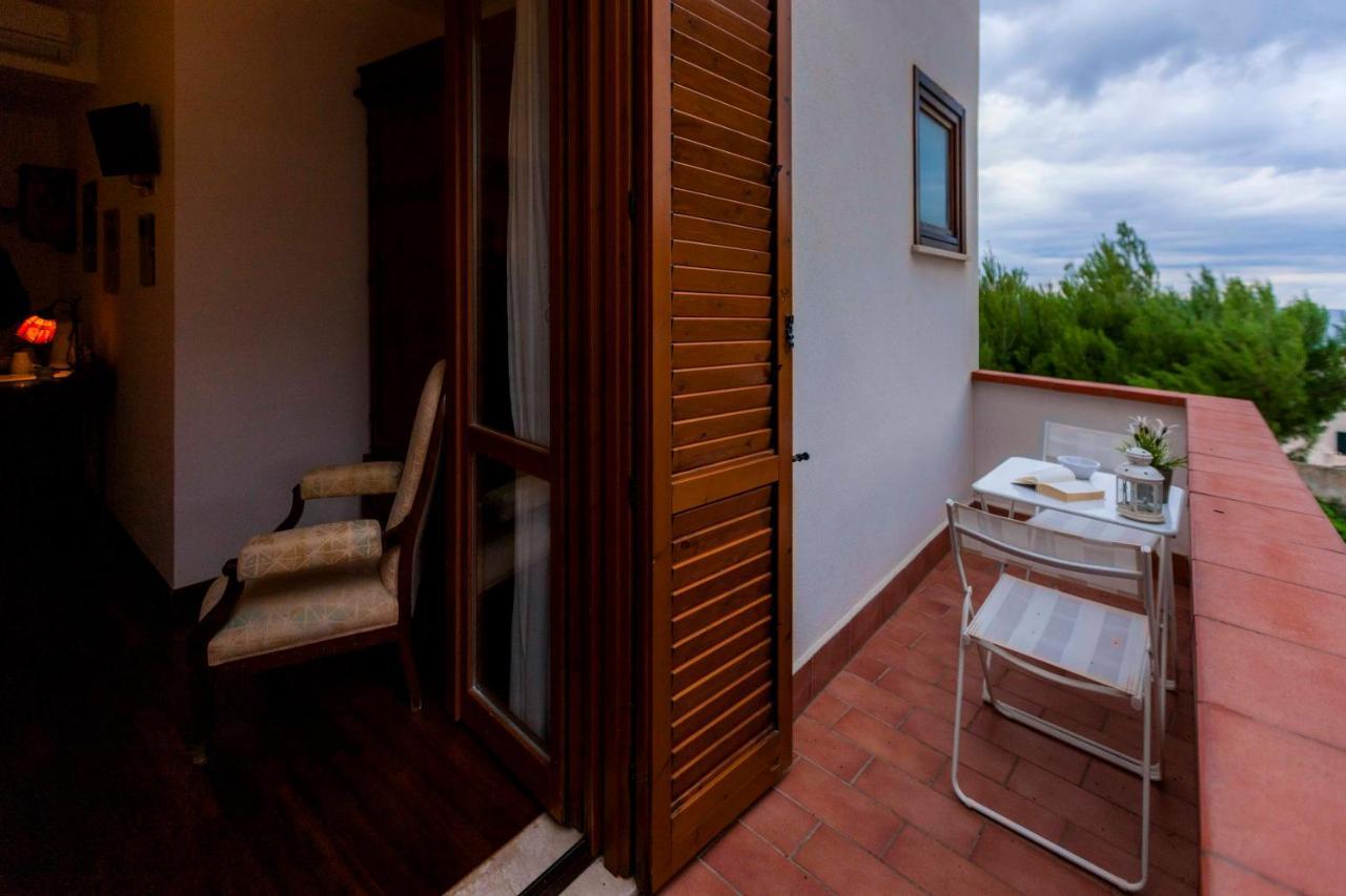 Deluxe Double Room Side Sea View