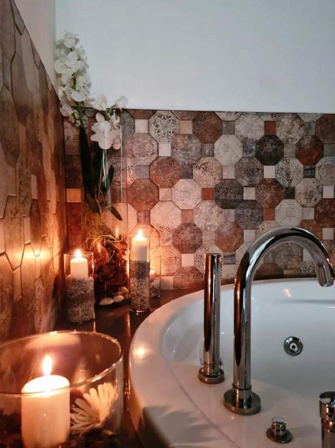 Deluxe Suite Spa Bath