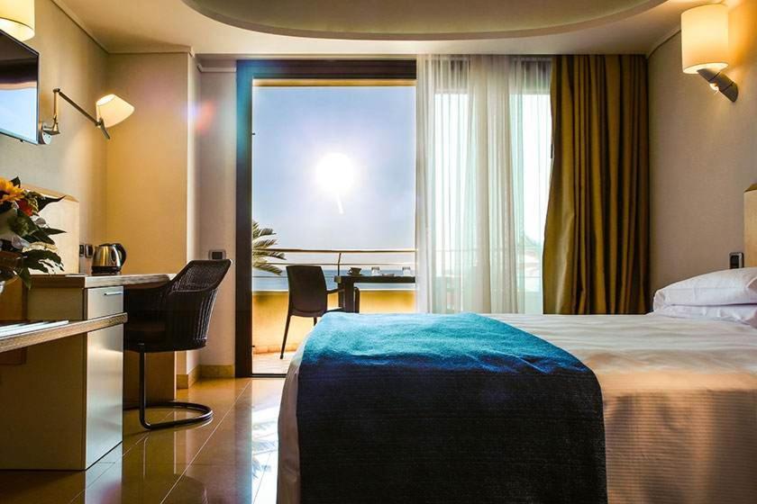 Double or Twin Room Sea View
