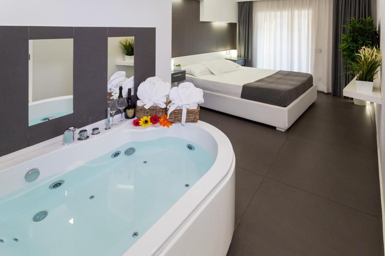 Queen Room Spa Bath