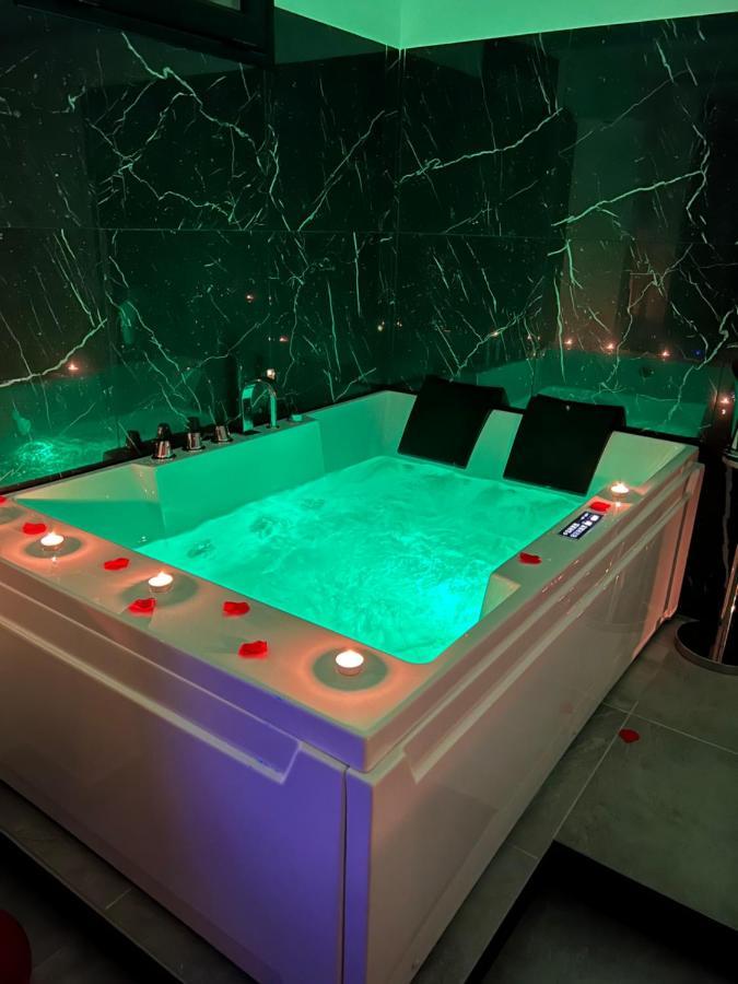 King Room with Spa Bath