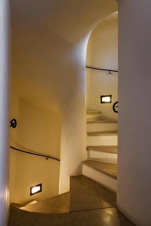 Suite,1279737427:JPEG