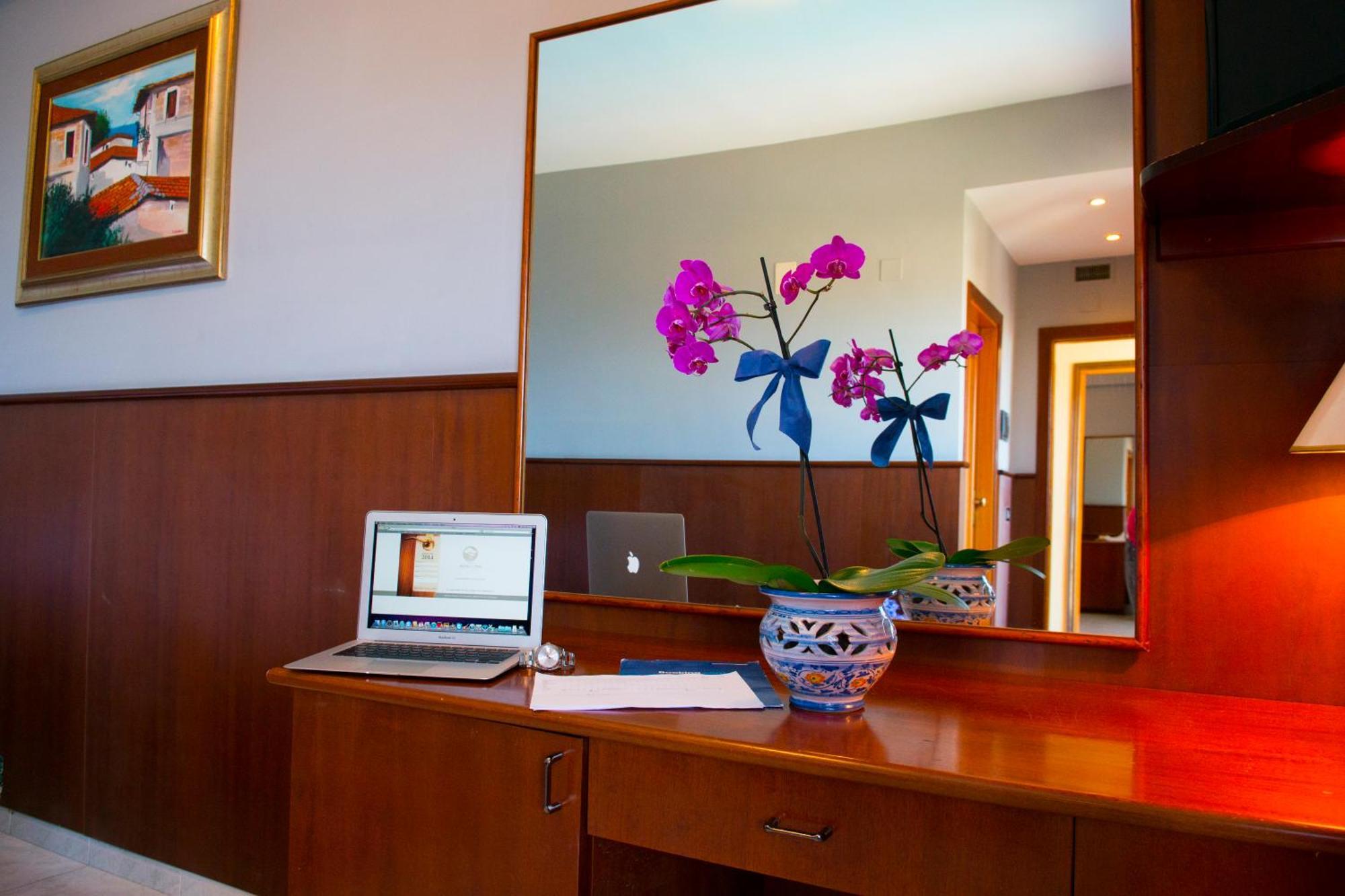 Single Room,1209623593:JPEG