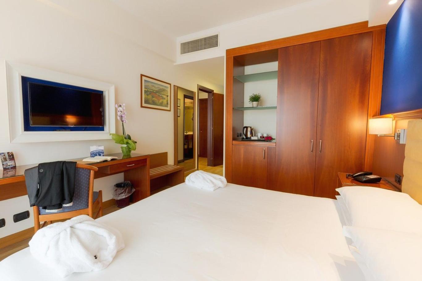 Deluxe Double or Twin Room Sea View