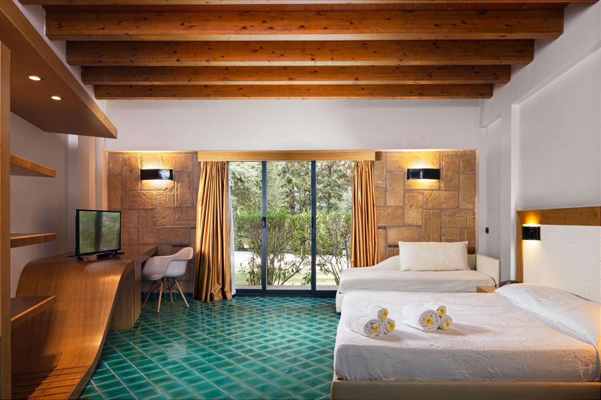 Double Room,1352838022:JPEG