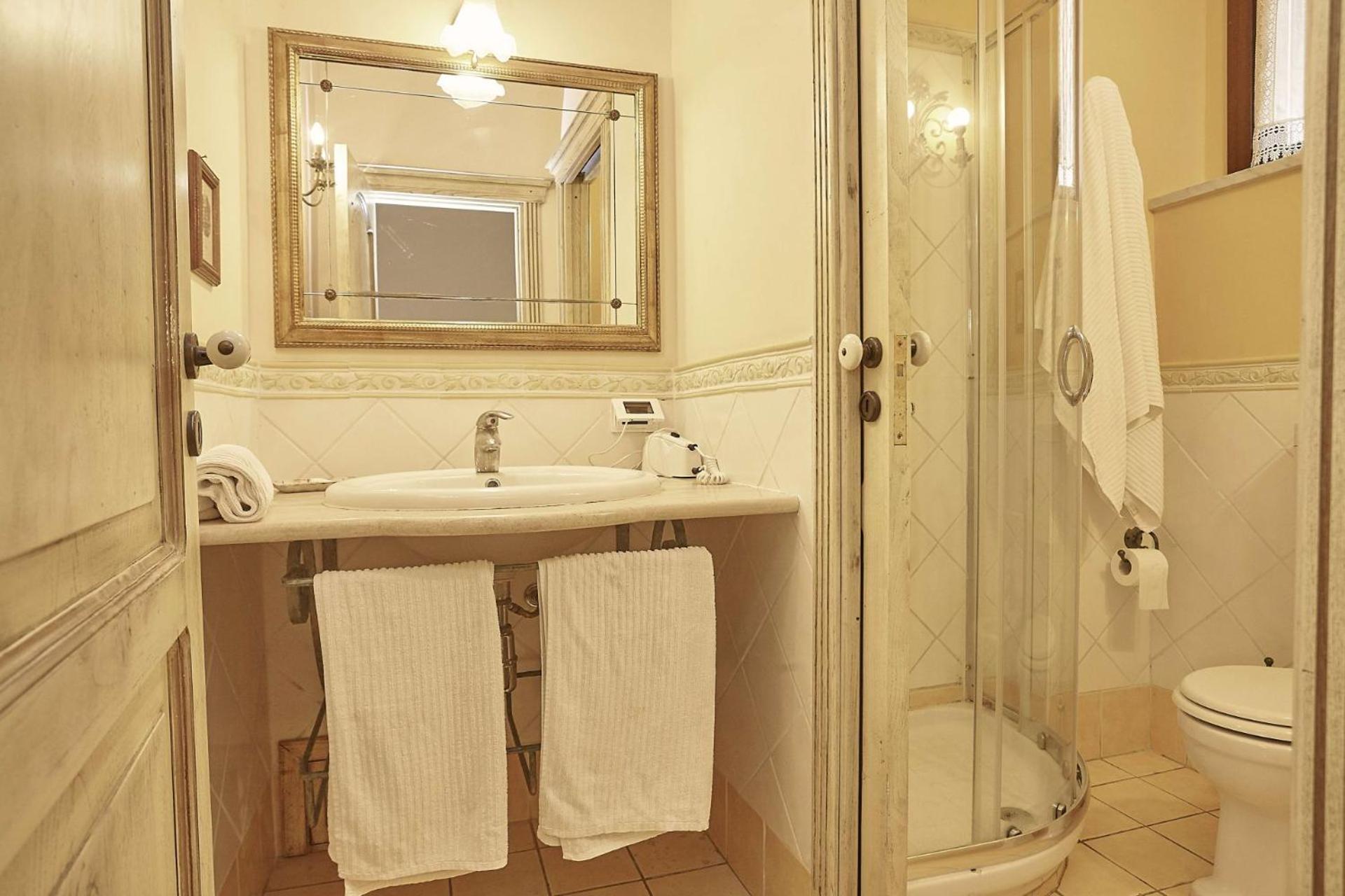 Deluxe Suite,1216170556:JPEG