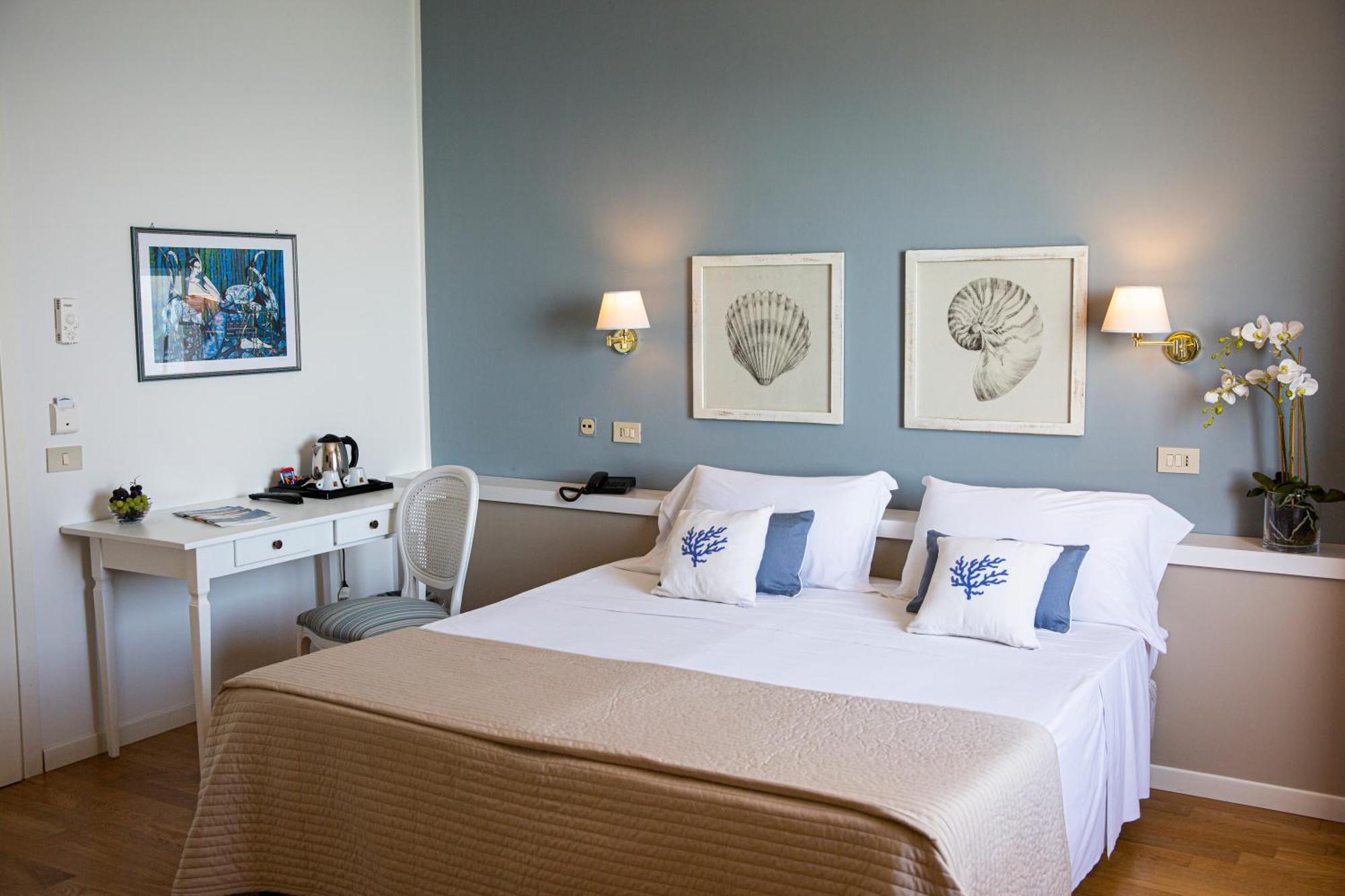 Double or Twin Room Sea View
