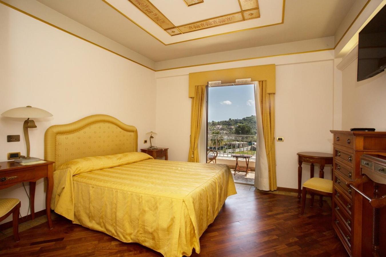 Deluxe Double or Twin Room Sea View