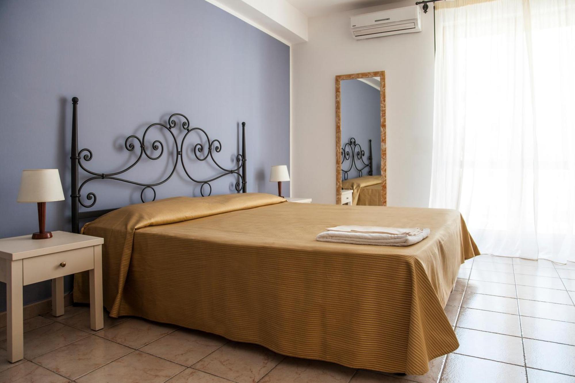 Double or Twin Room Partial Sea View