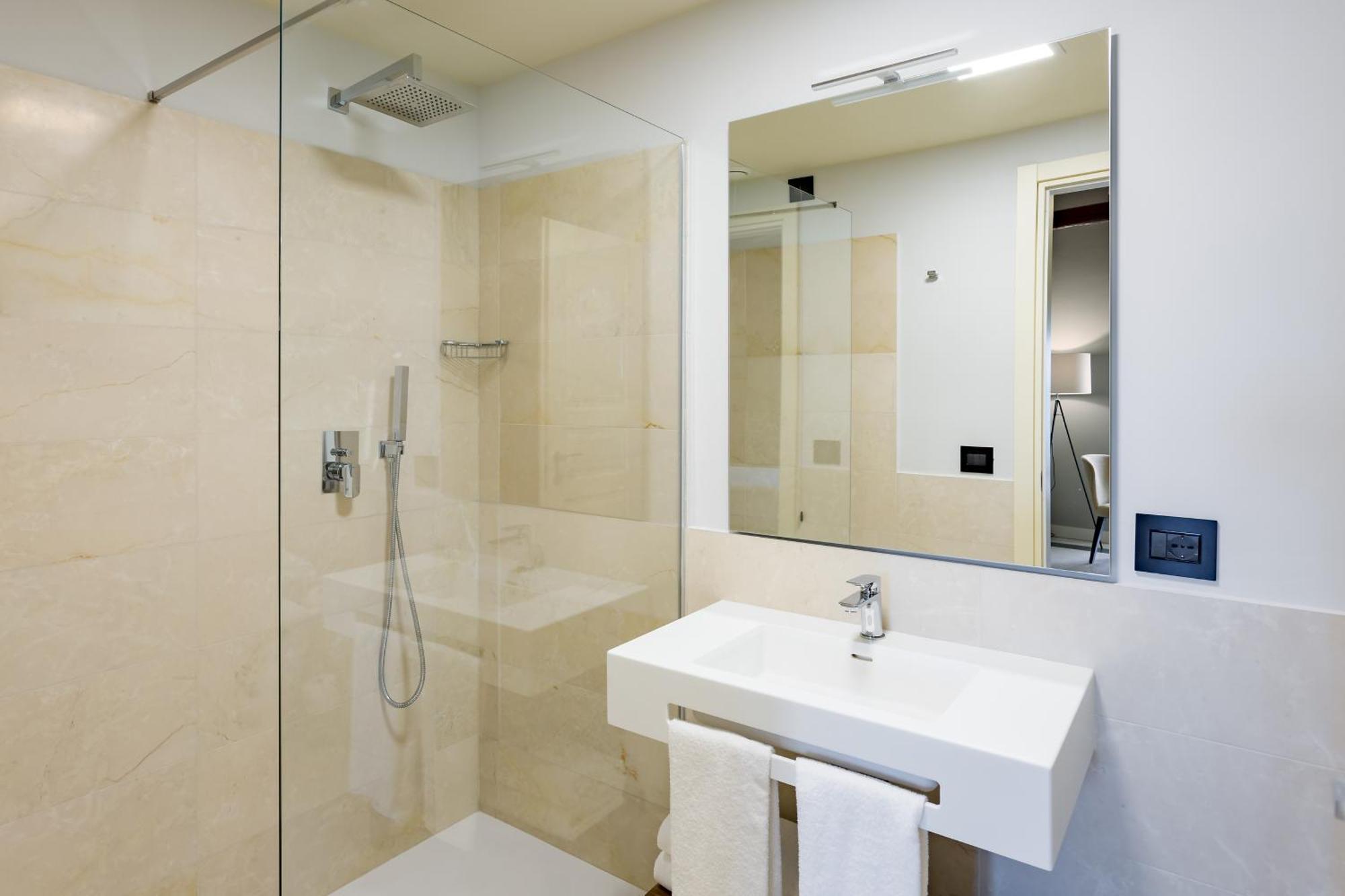 Standard Double or Twin Room,1420773399:JPEG