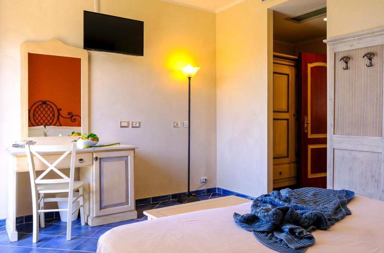 Deluxe Double Room Side Sea View