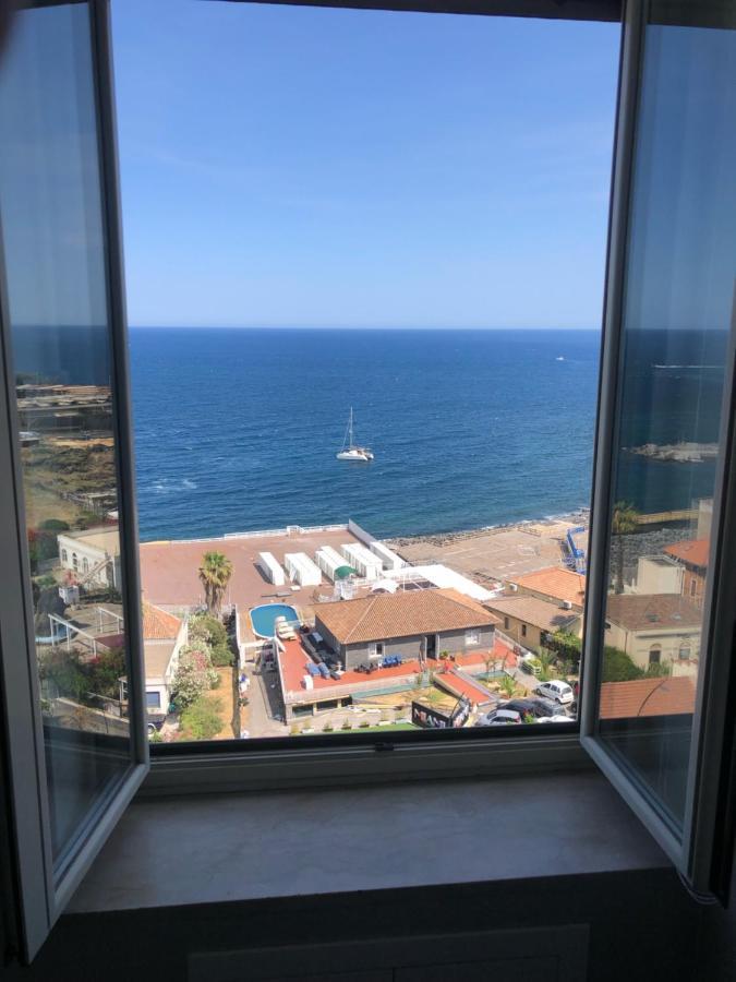 Camera Matrimoniale Deluxe con Balcone e Vista Mare