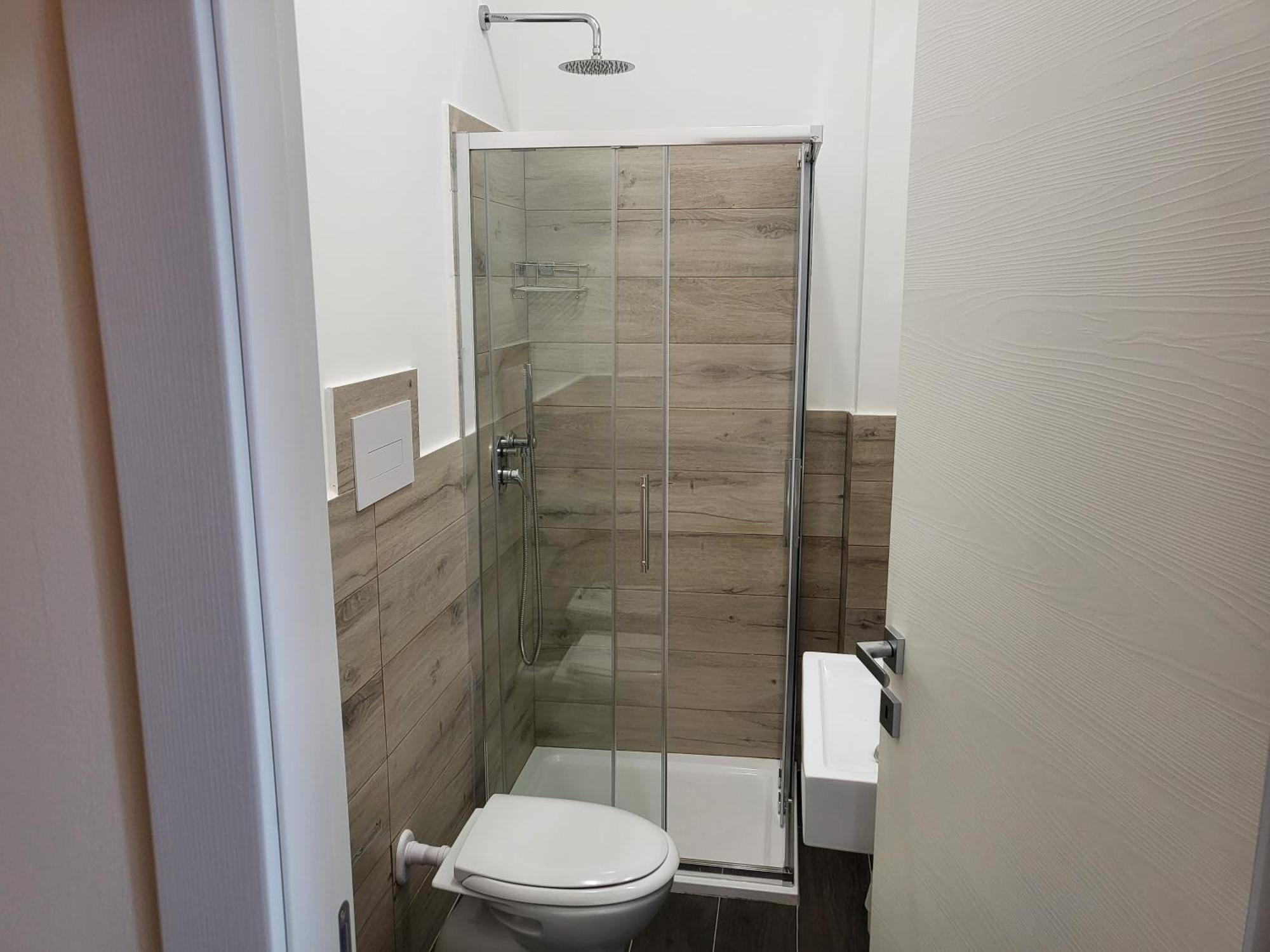 Small Double Room,1243890421:JPEG