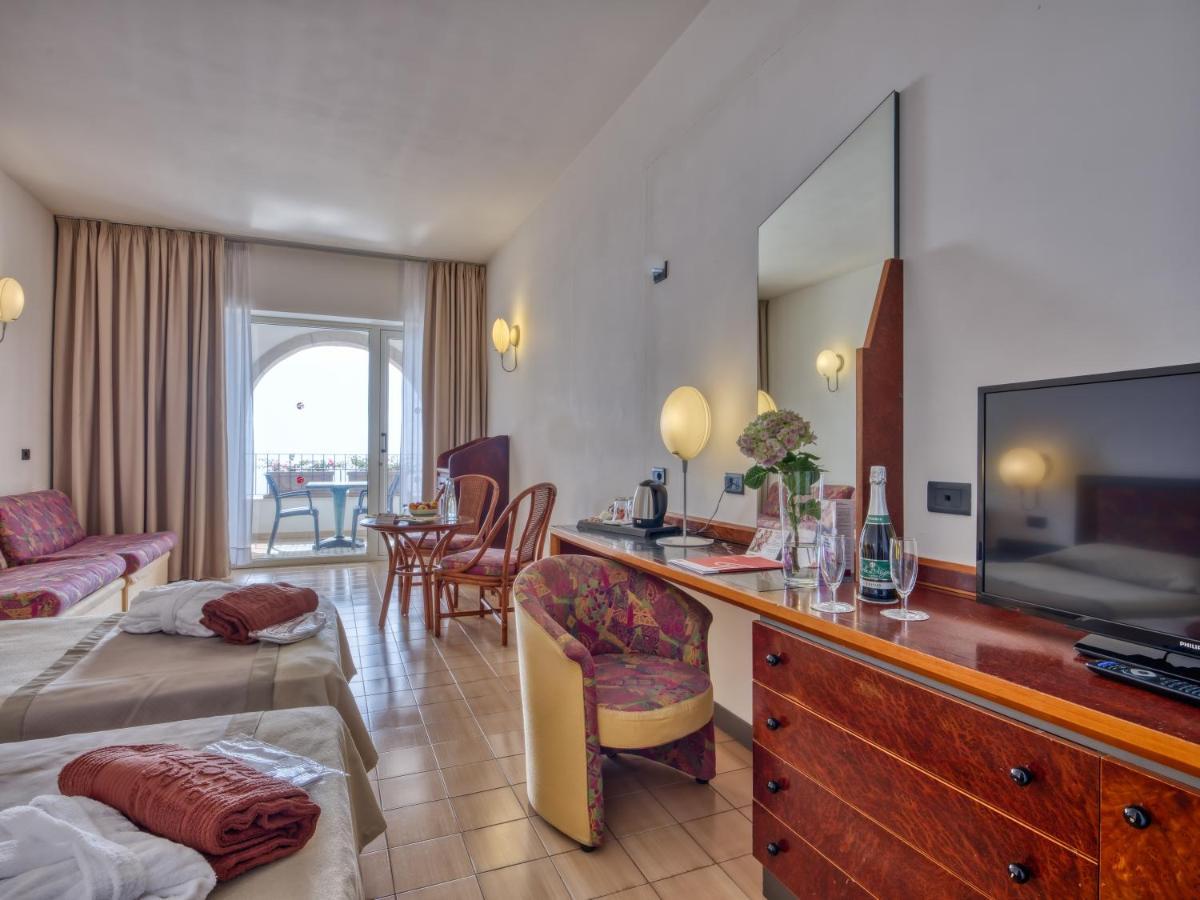 Double or Twin Room Balcony Sea View