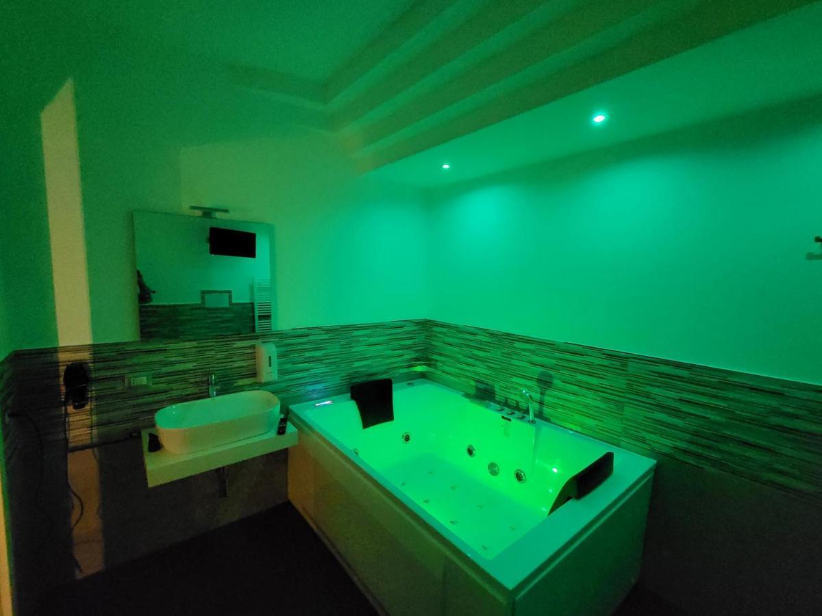 Deluxe Double Room Bath