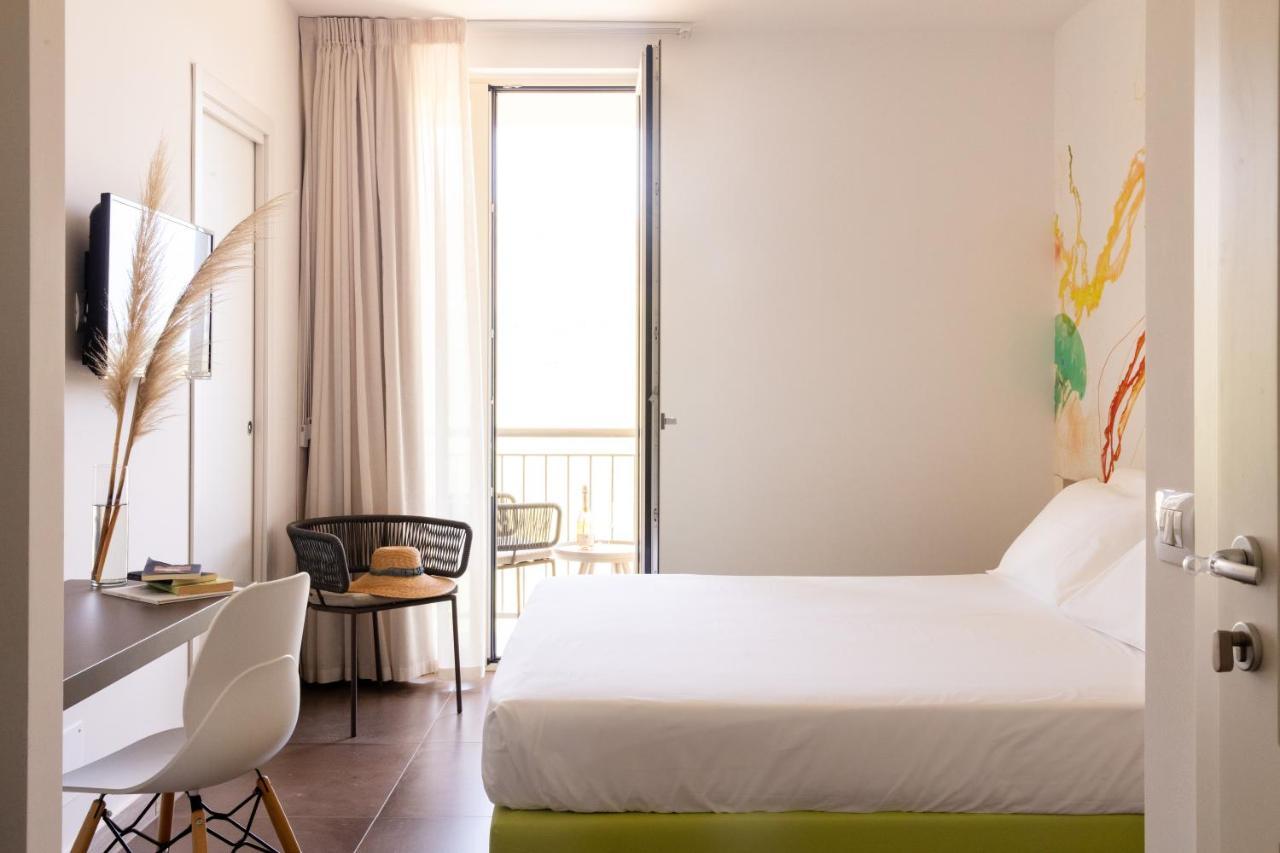 Family Room,1258848586:JPEG