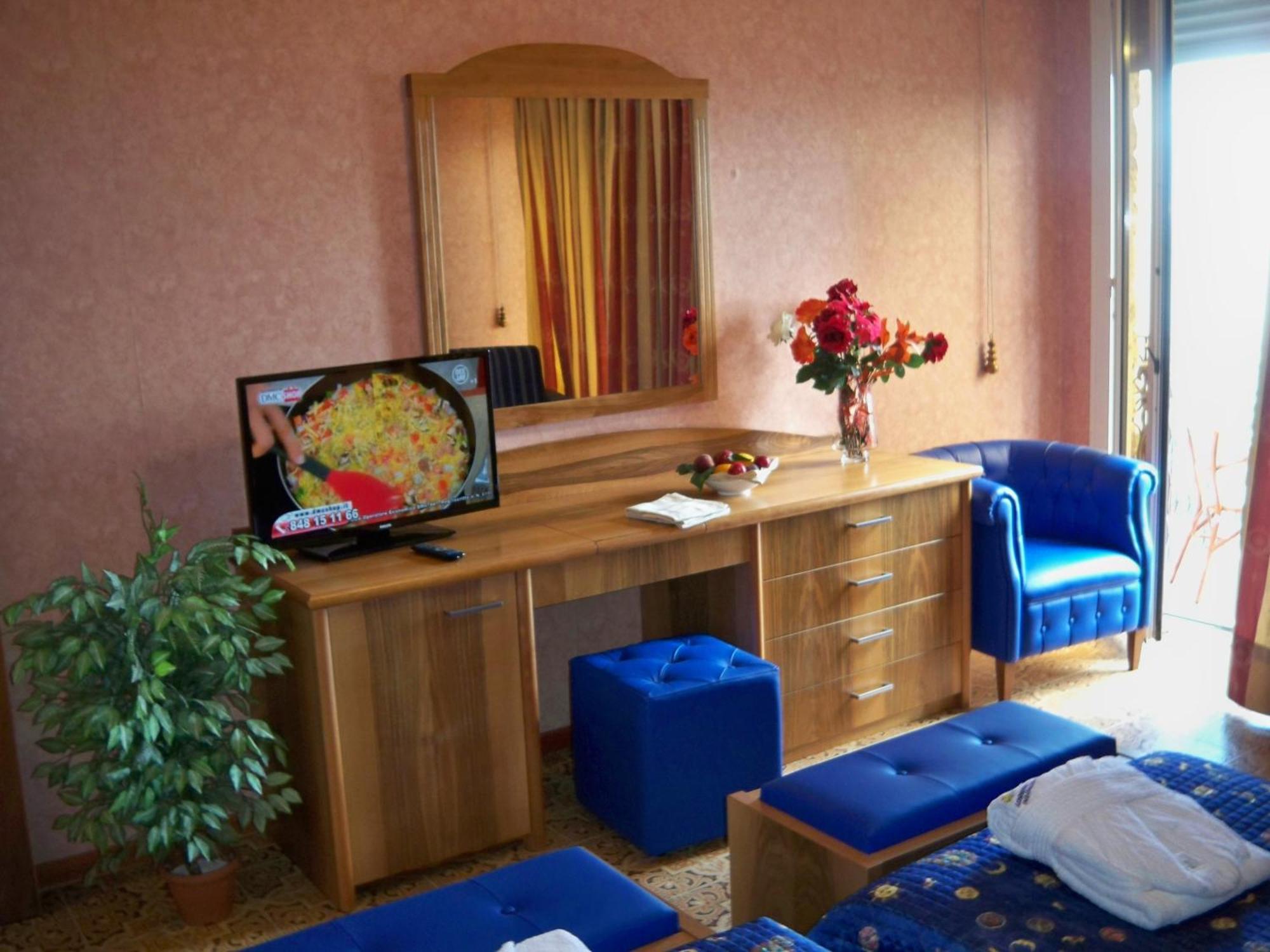 Double or Twin Room Sea View