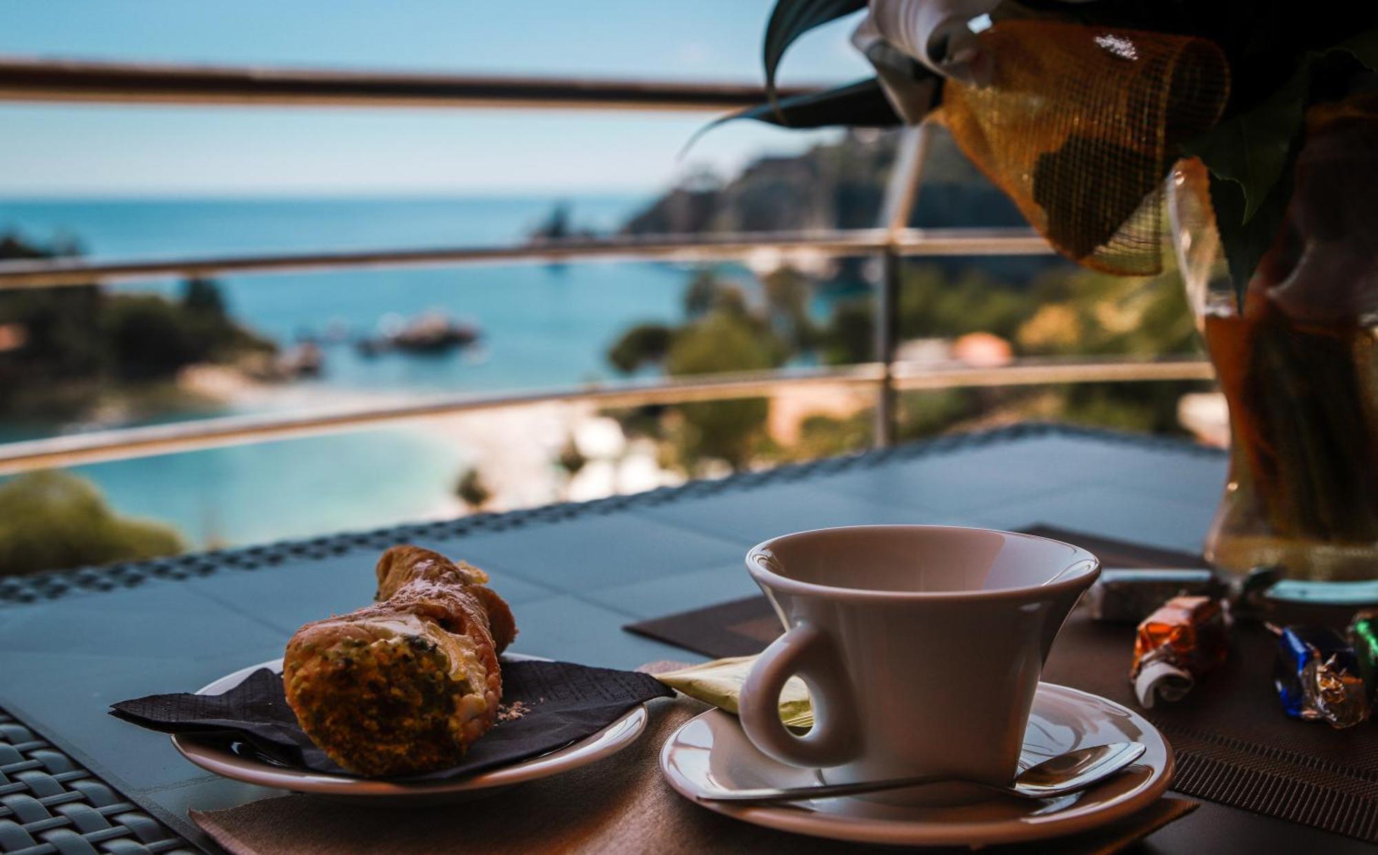 Double or Twin Room Sea View