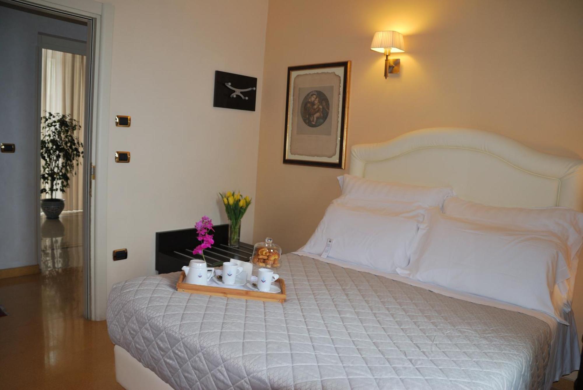 Double or Twin Room Sea View
