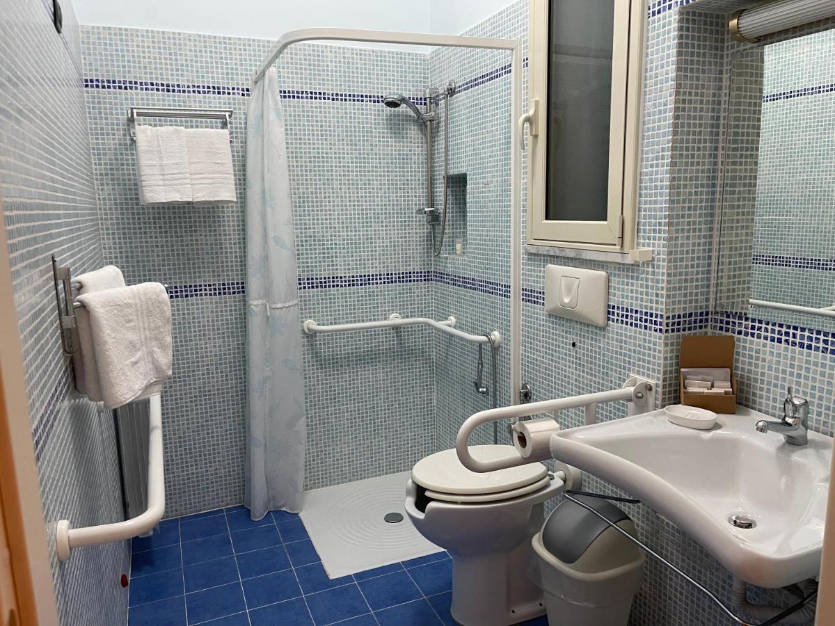 Double or Twin Room Disability Access,1305439306:JPEG