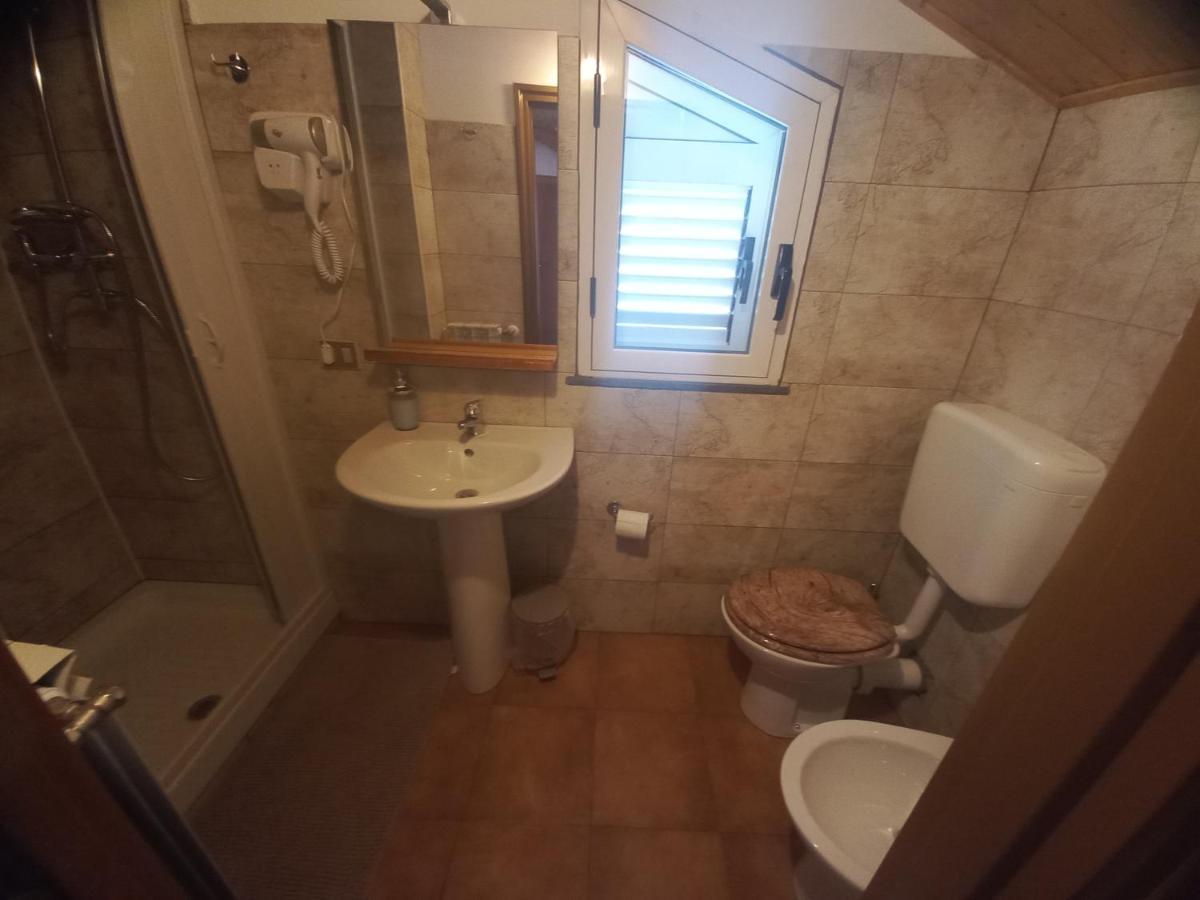 Camera Matrimoniale con Bagno Privato