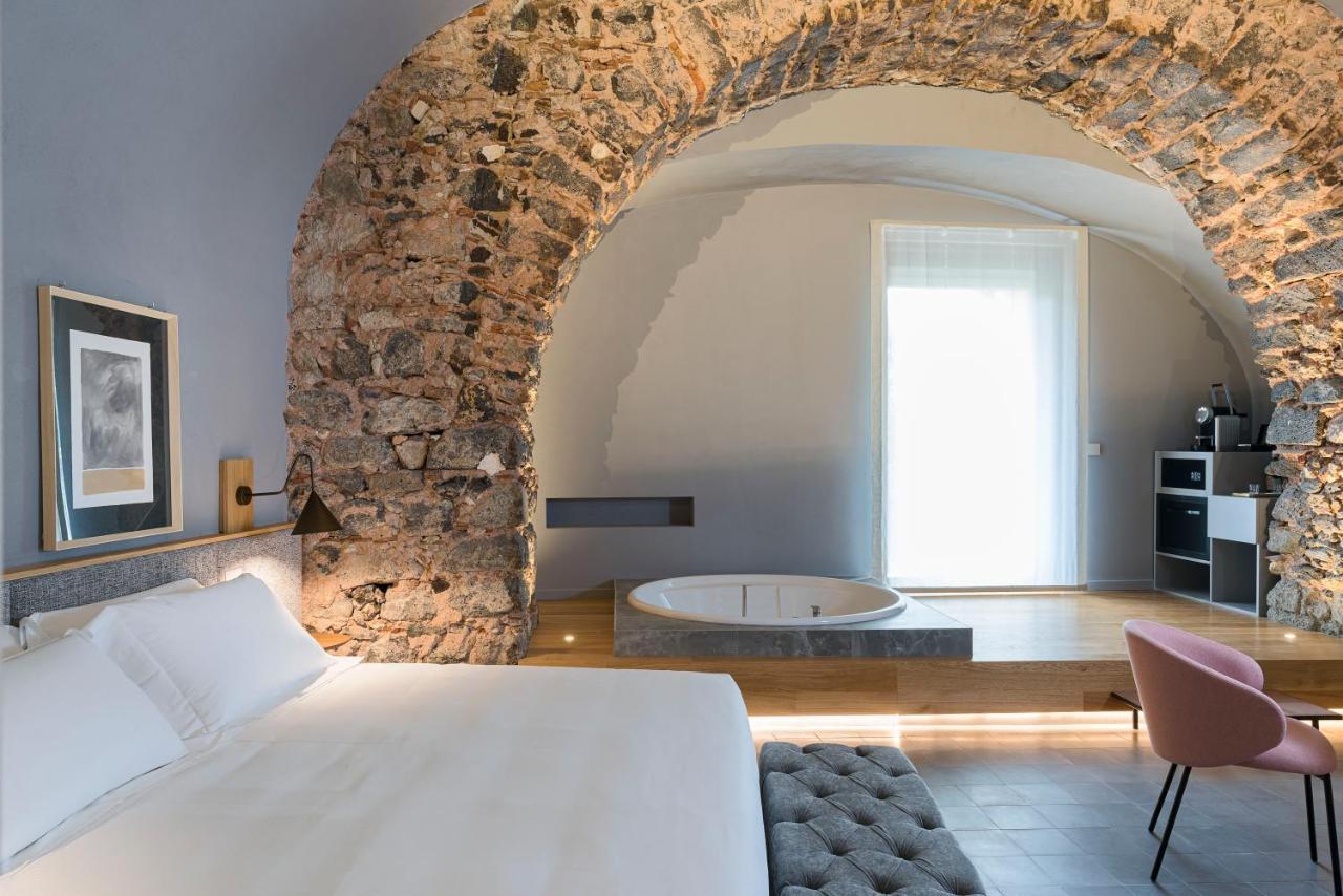 Deluxe Suite Spa Bath