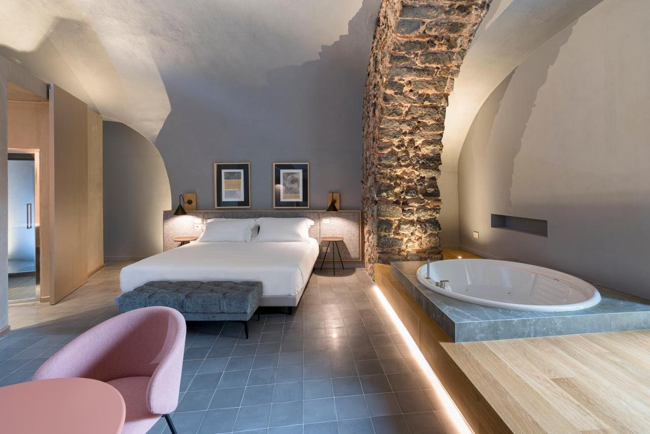 Deluxe Suite Spa Bath