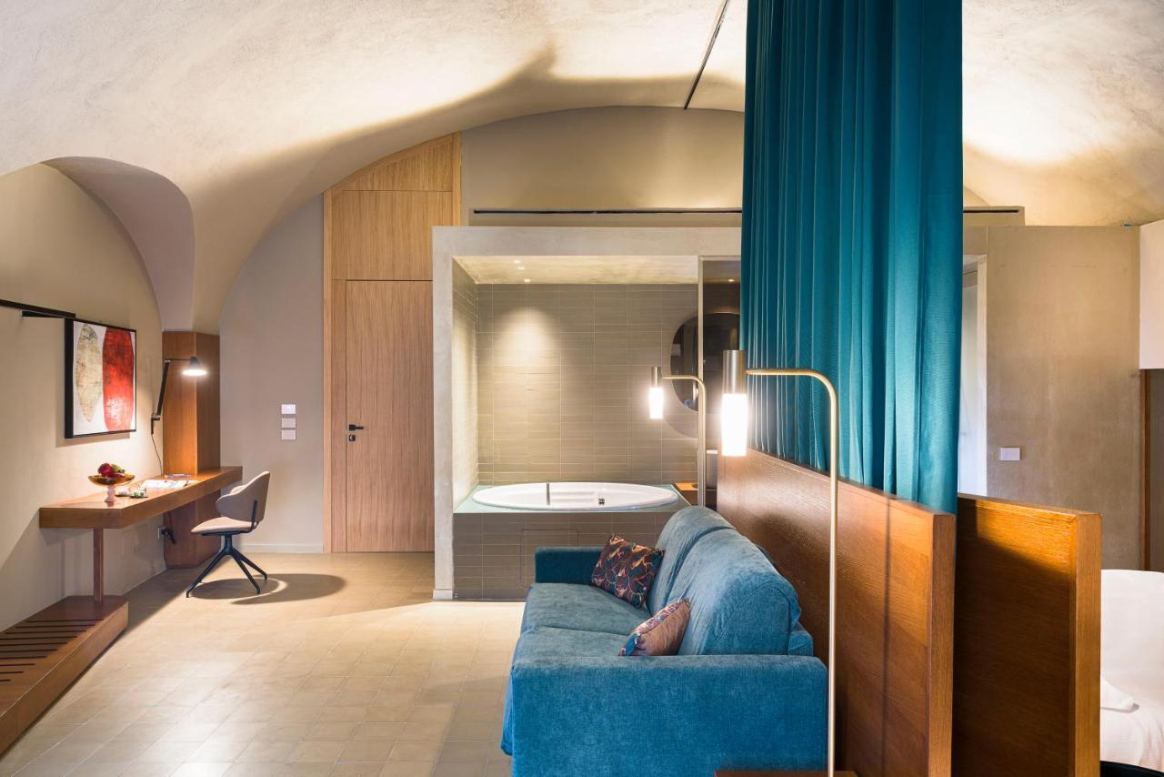 Deluxe Suite Spa Bath