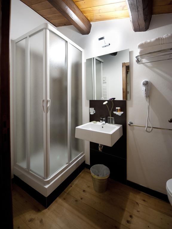 Camera Doppia con Letti Singoli con Bagno Privato