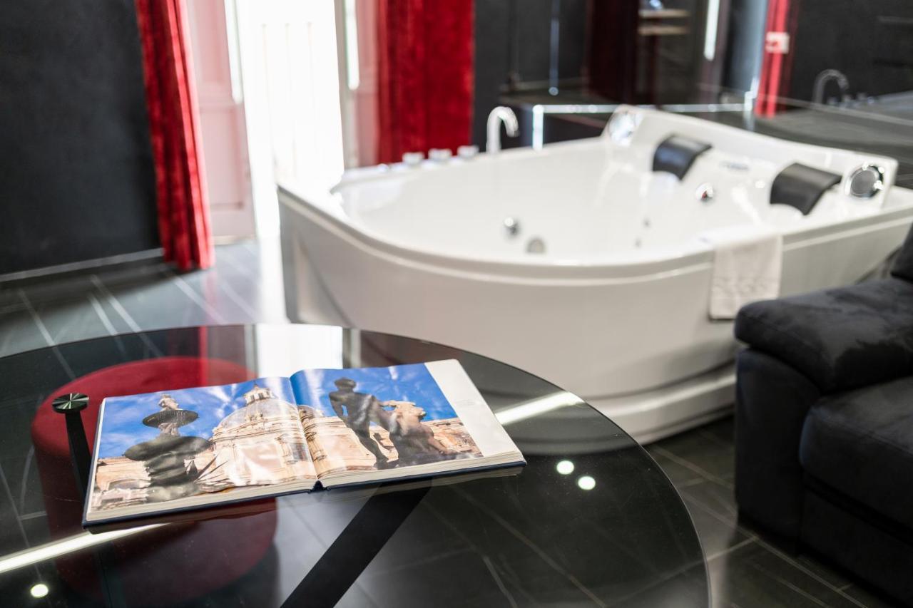 King Suite Spa Bath
