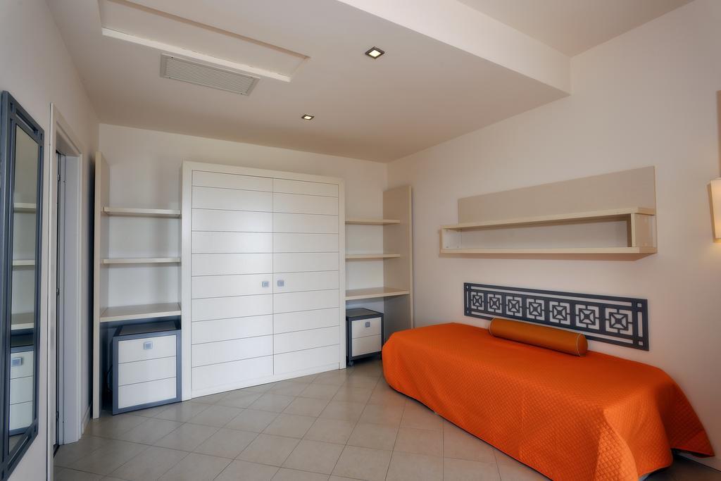 Single Room,1225446458:JPEG