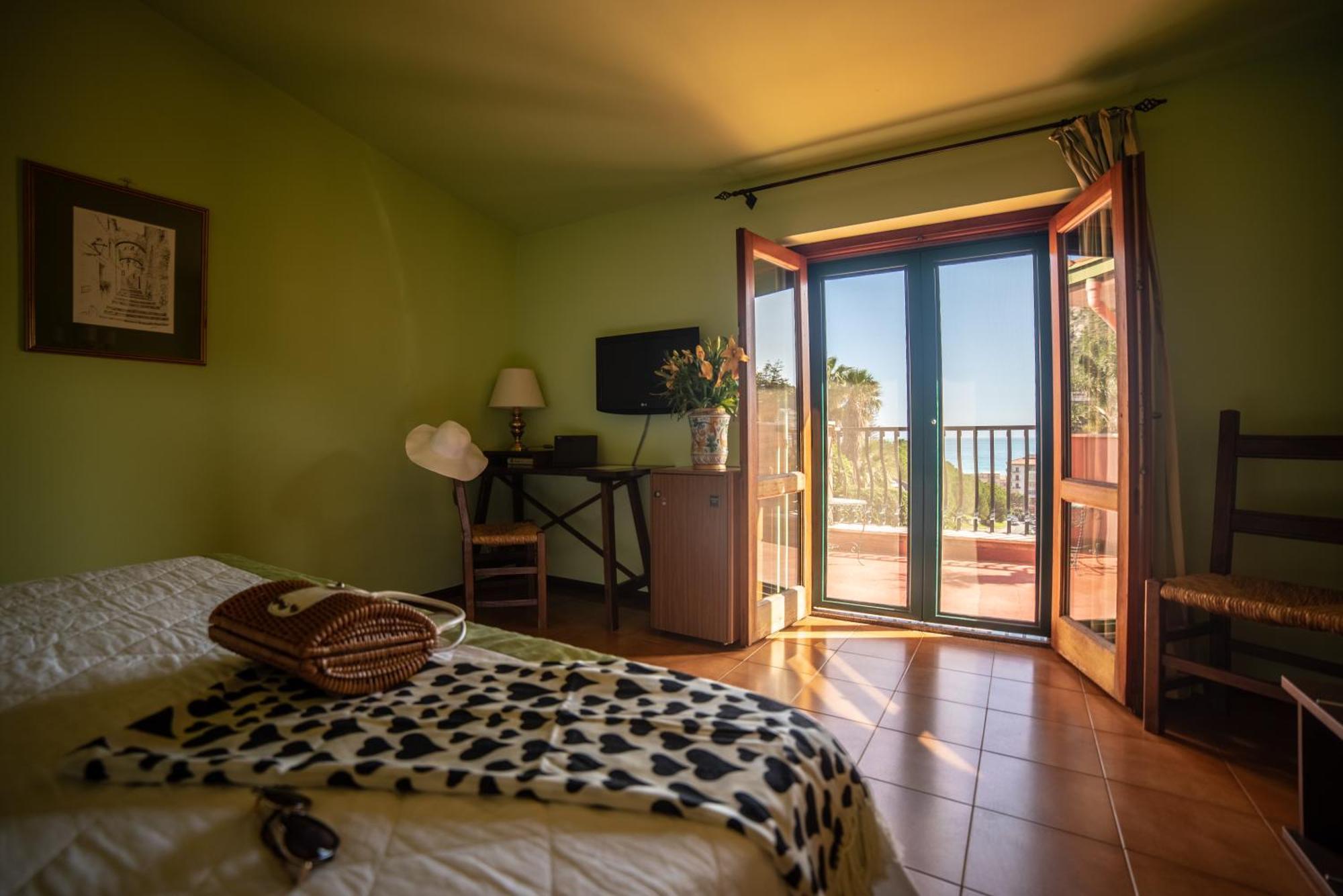 Superior Double or Twin Room Sea View