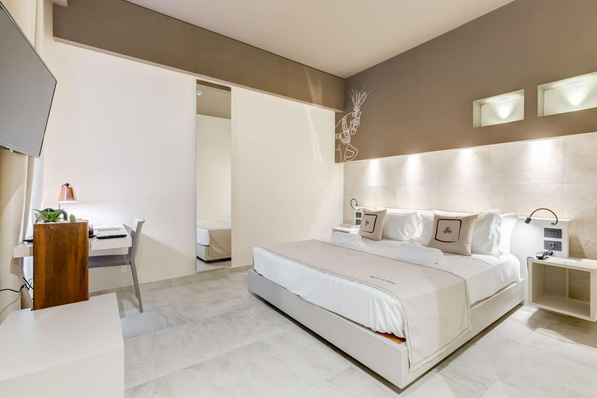 Junior Queen Suite