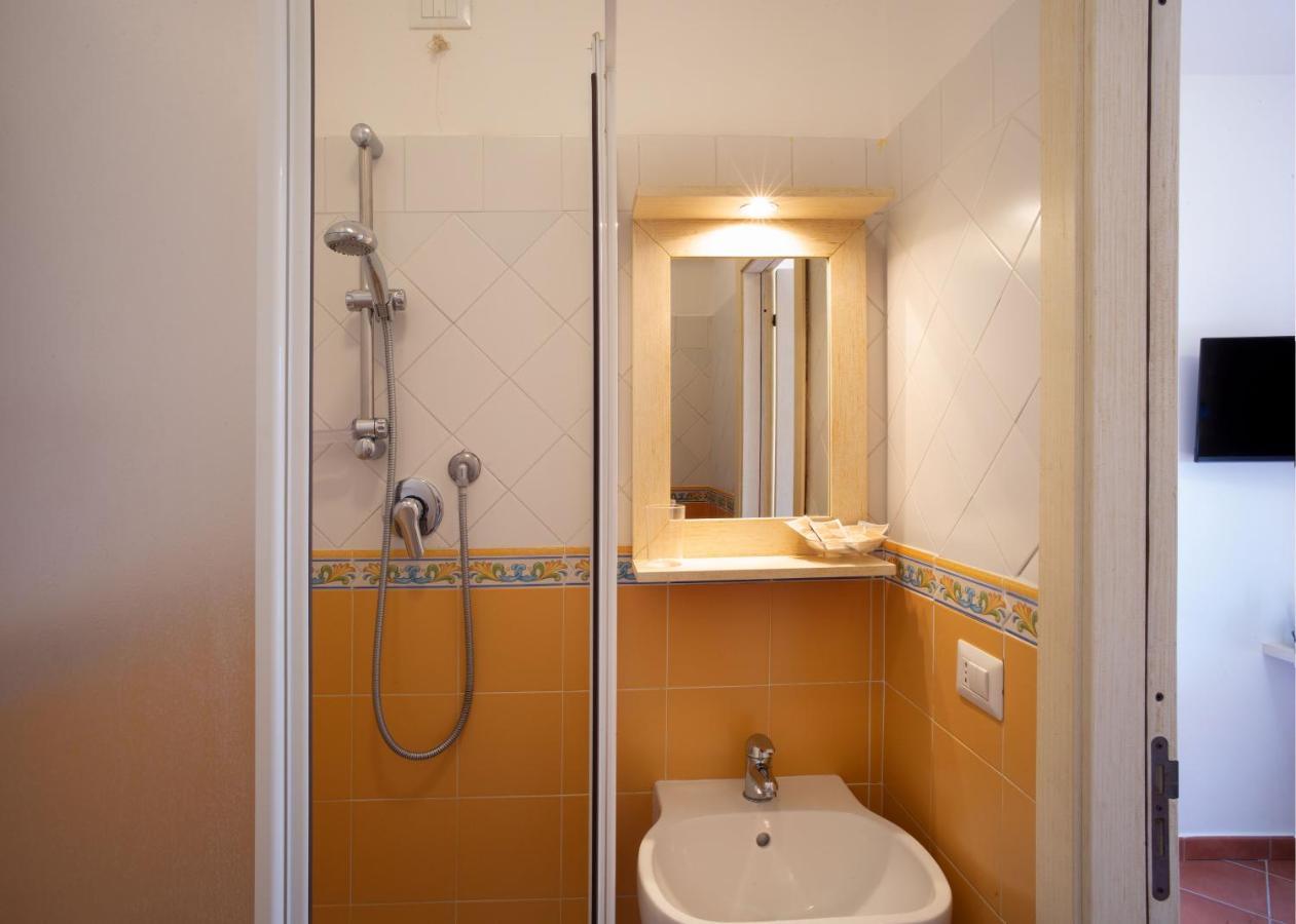 Comfort Triple Room Shower