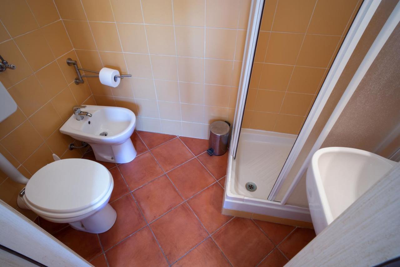 Comfort Triple Room Shower