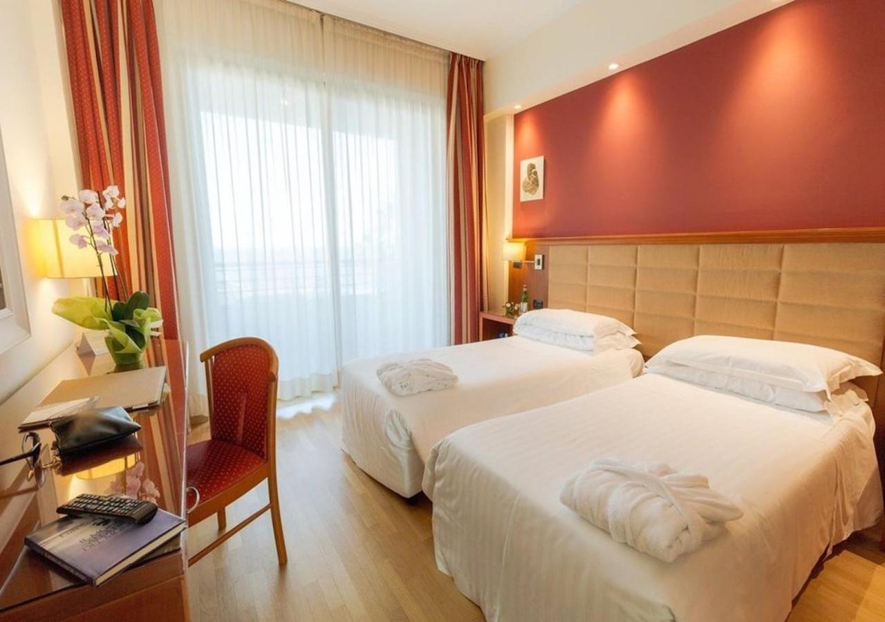 Deluxe Double or Twin Room Sea View
