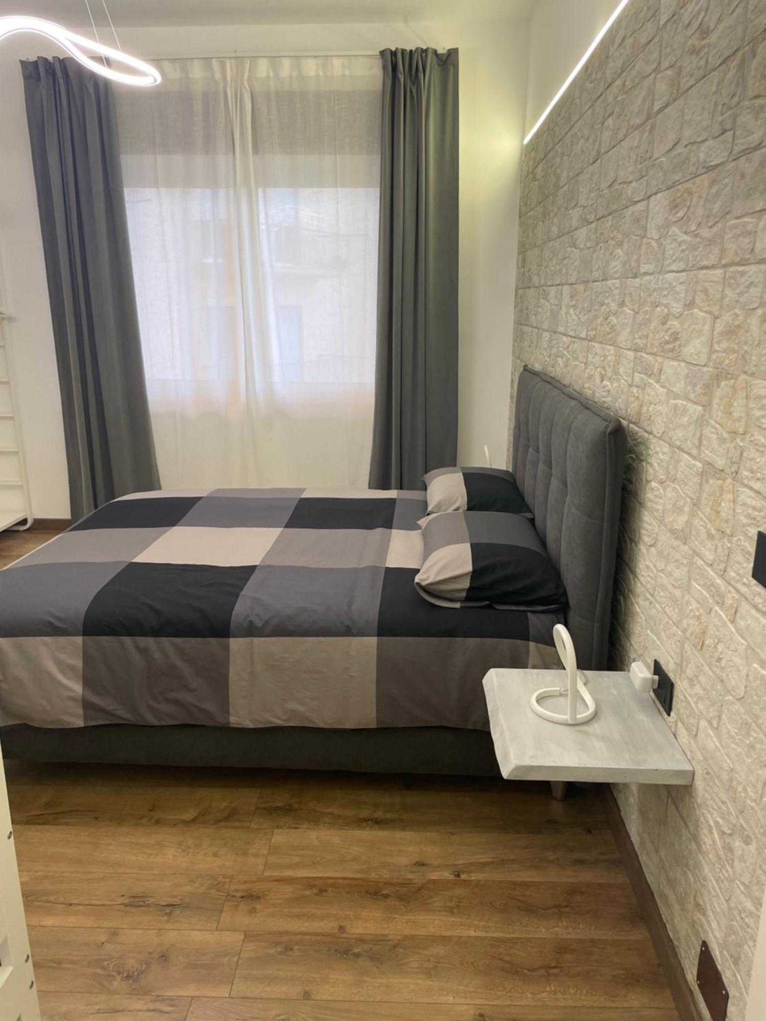 Deluxe Double Room Shower
