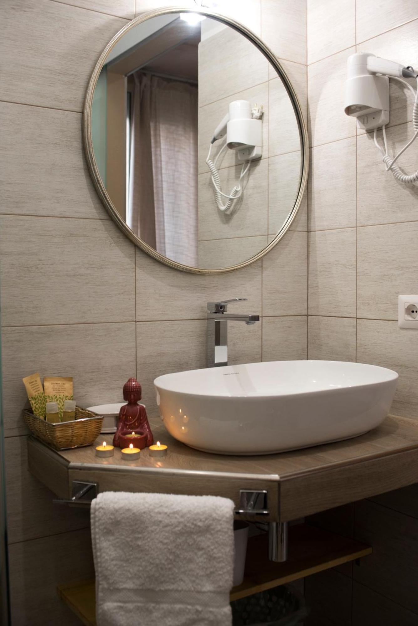 Double Room Private Bathroom
