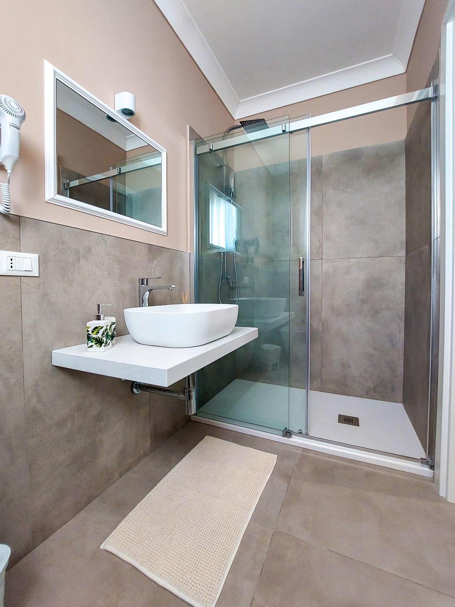 Large Double Room,1298768086:JPEG