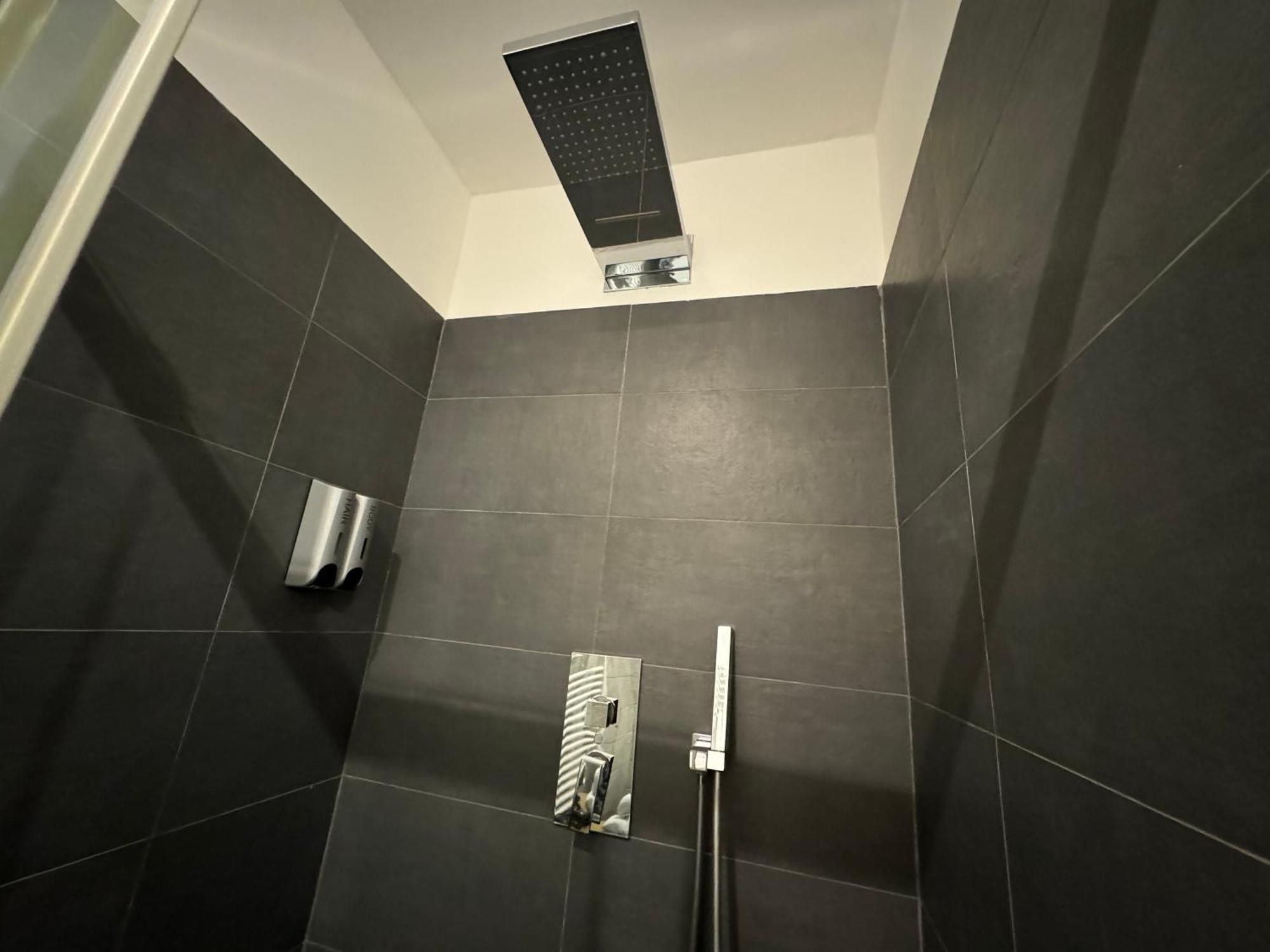 Deluxe Double Room Bath,1537199833:JPEG