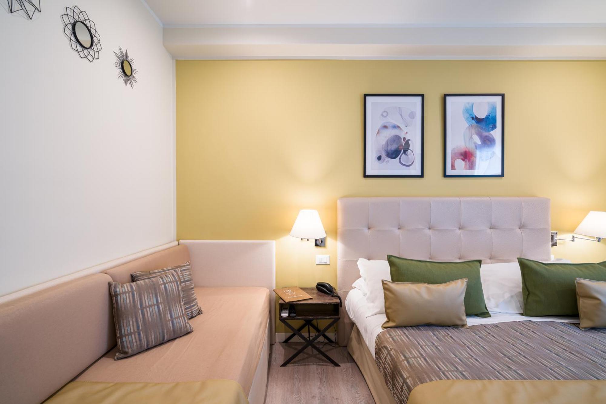 Classic Triple Room Lateral Sea View