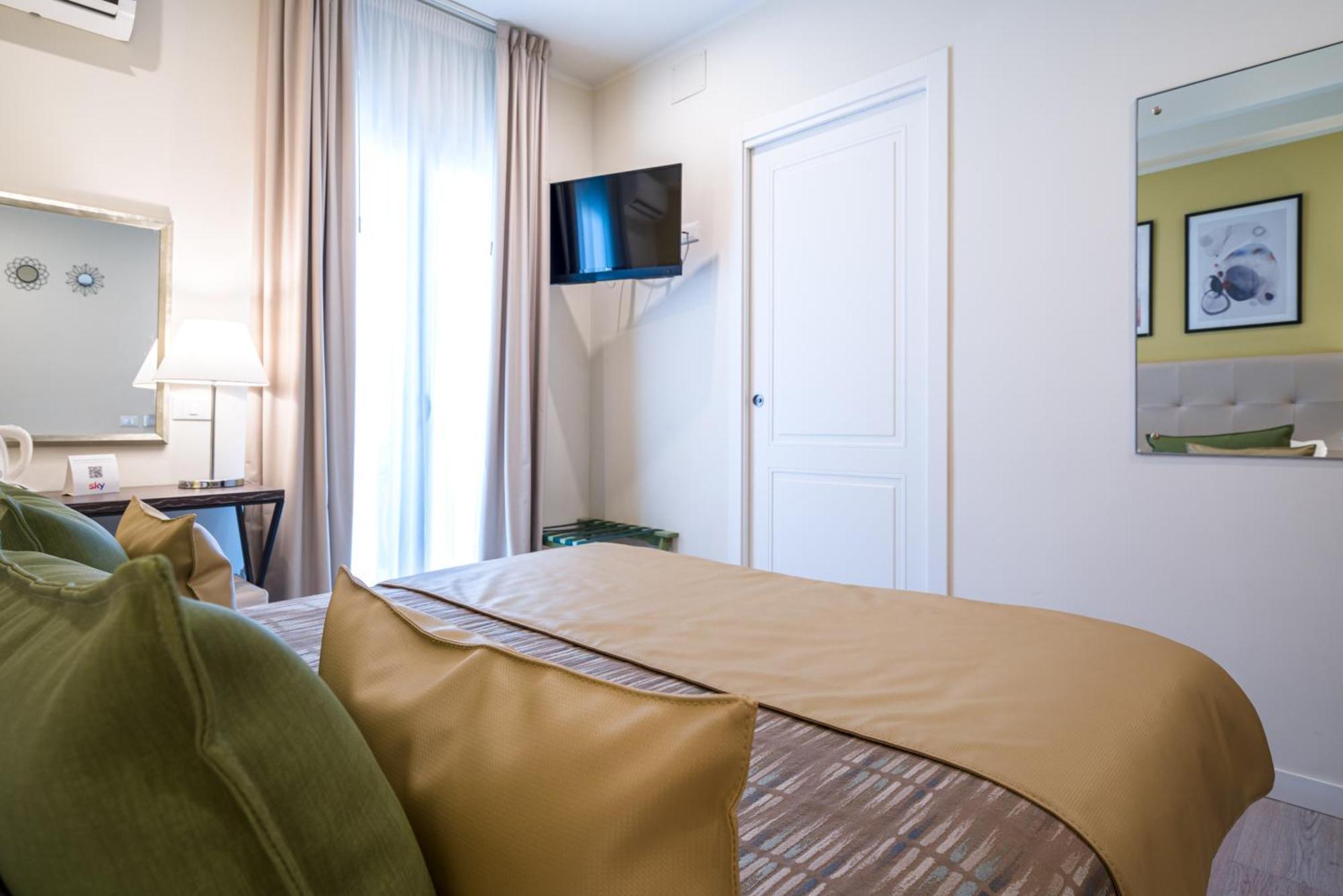 Classic Triple Room Lateral Sea View