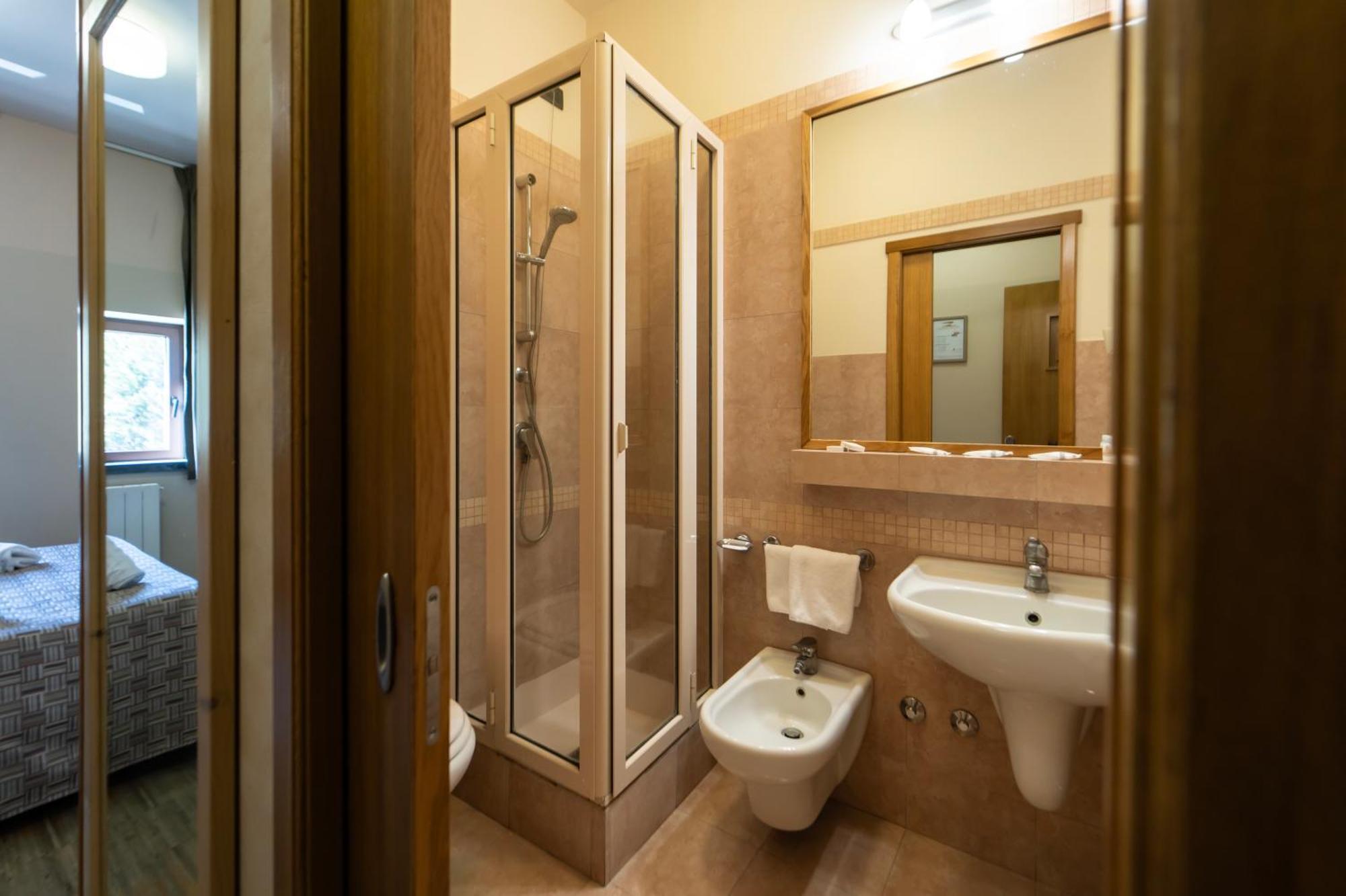 Standard Triple Room,1562938729:JPEG
