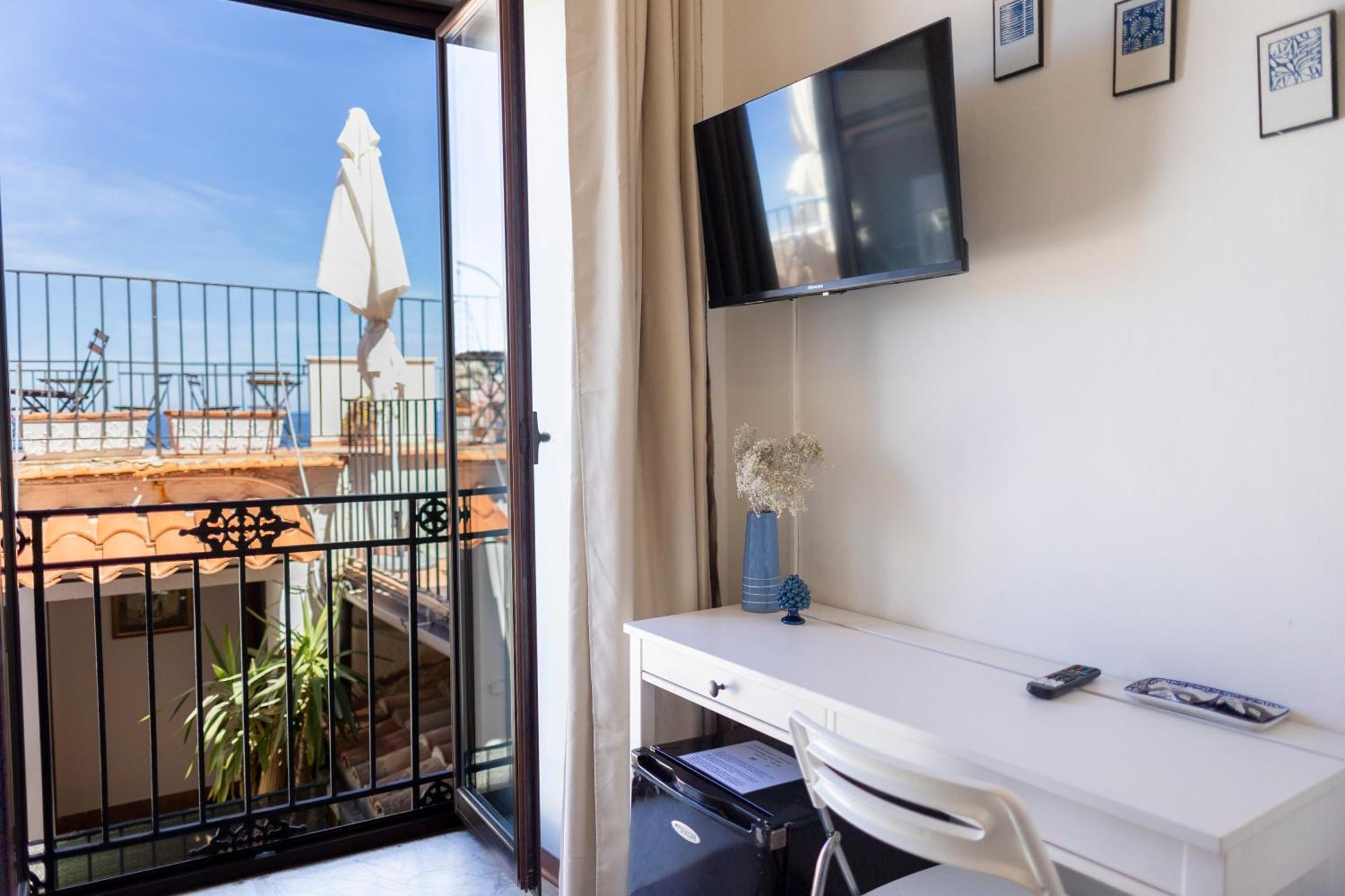 Triple Room Sea View