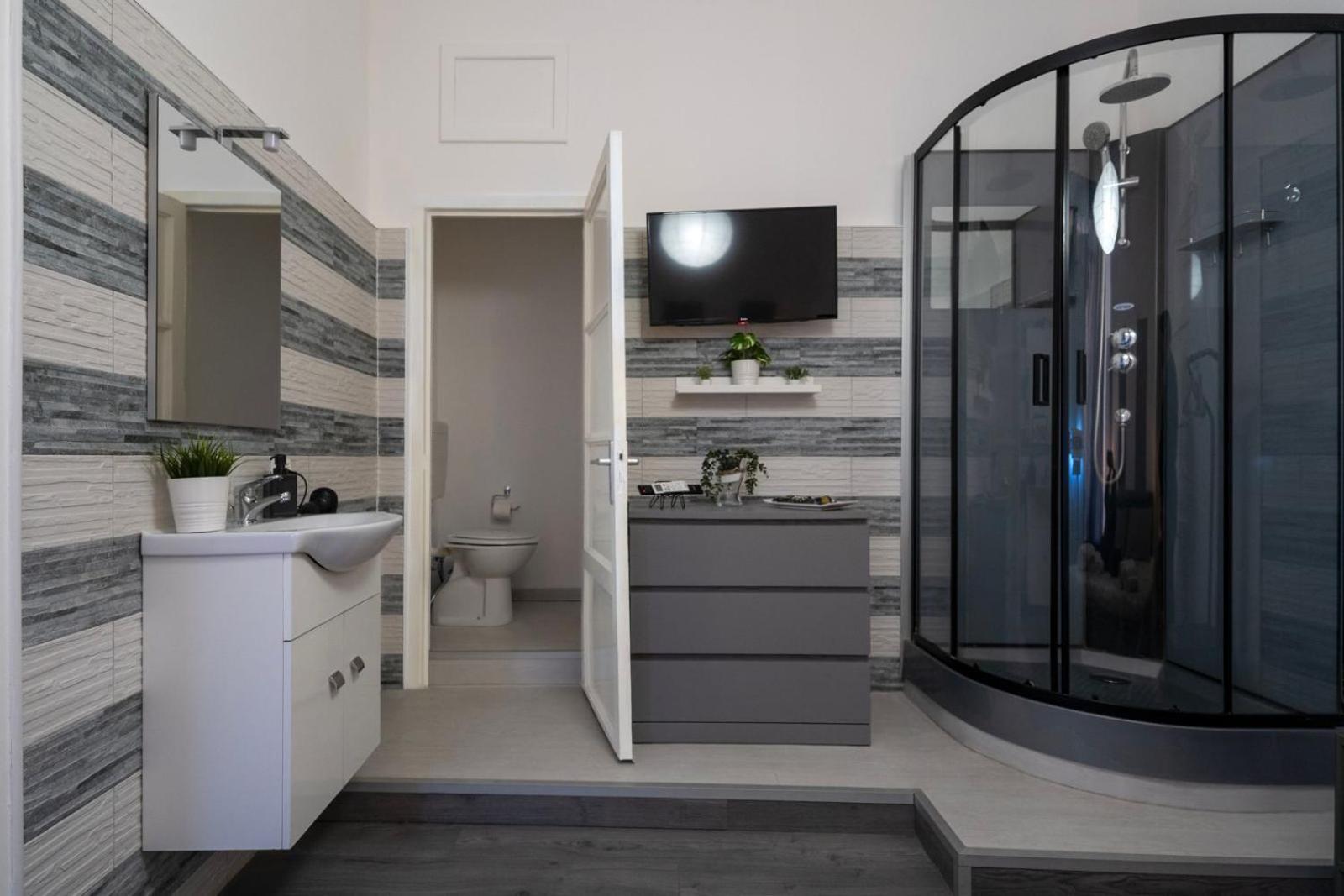 Double Room Private Bathroom